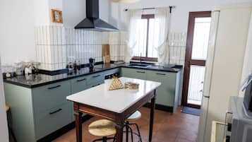 Fridge, microwave, oven, dishwasher