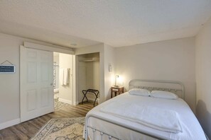 2 bedrooms, WiFi, bed sheets - Charming Rural Retreat 2Br 2Bath (Glenburn)