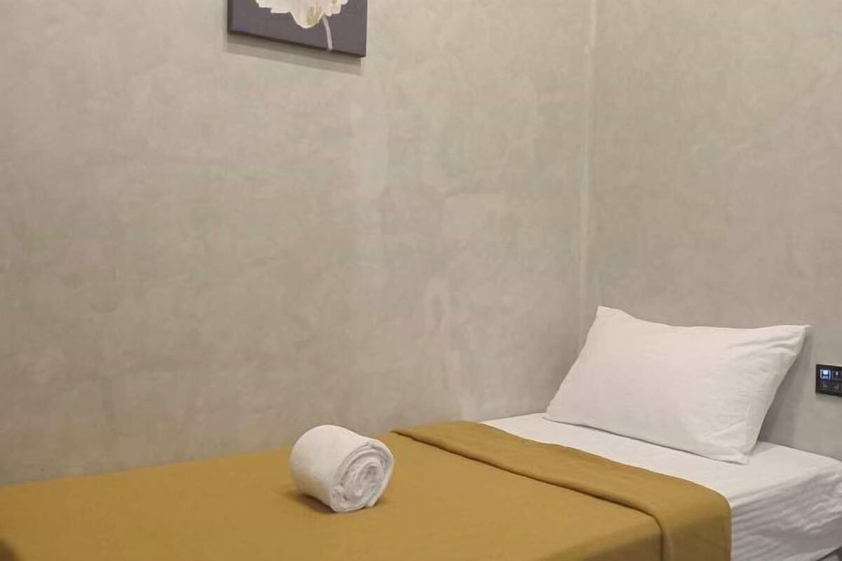 Cofres nos quartos, Wi-Fi de cortesia, roupa de cama