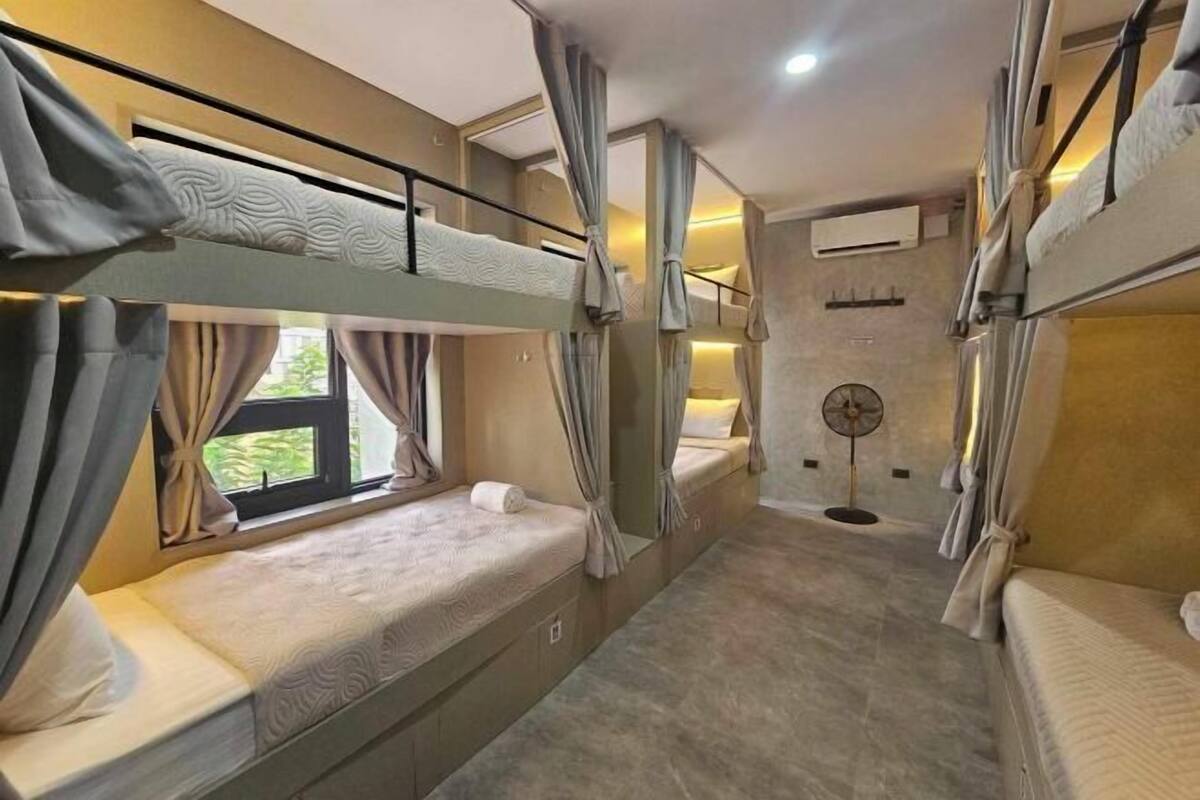 In-room safe, WiFi (free), bed sheets