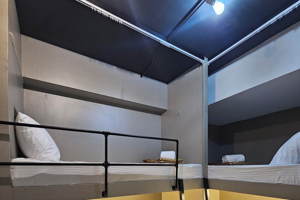 6 Single Bunk Bed Shared Room