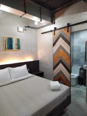 Deluxe tweepersoonskamer, niet-roken, privébadkamer | Een kluis op de kamer, gratis wifi, beddengoed