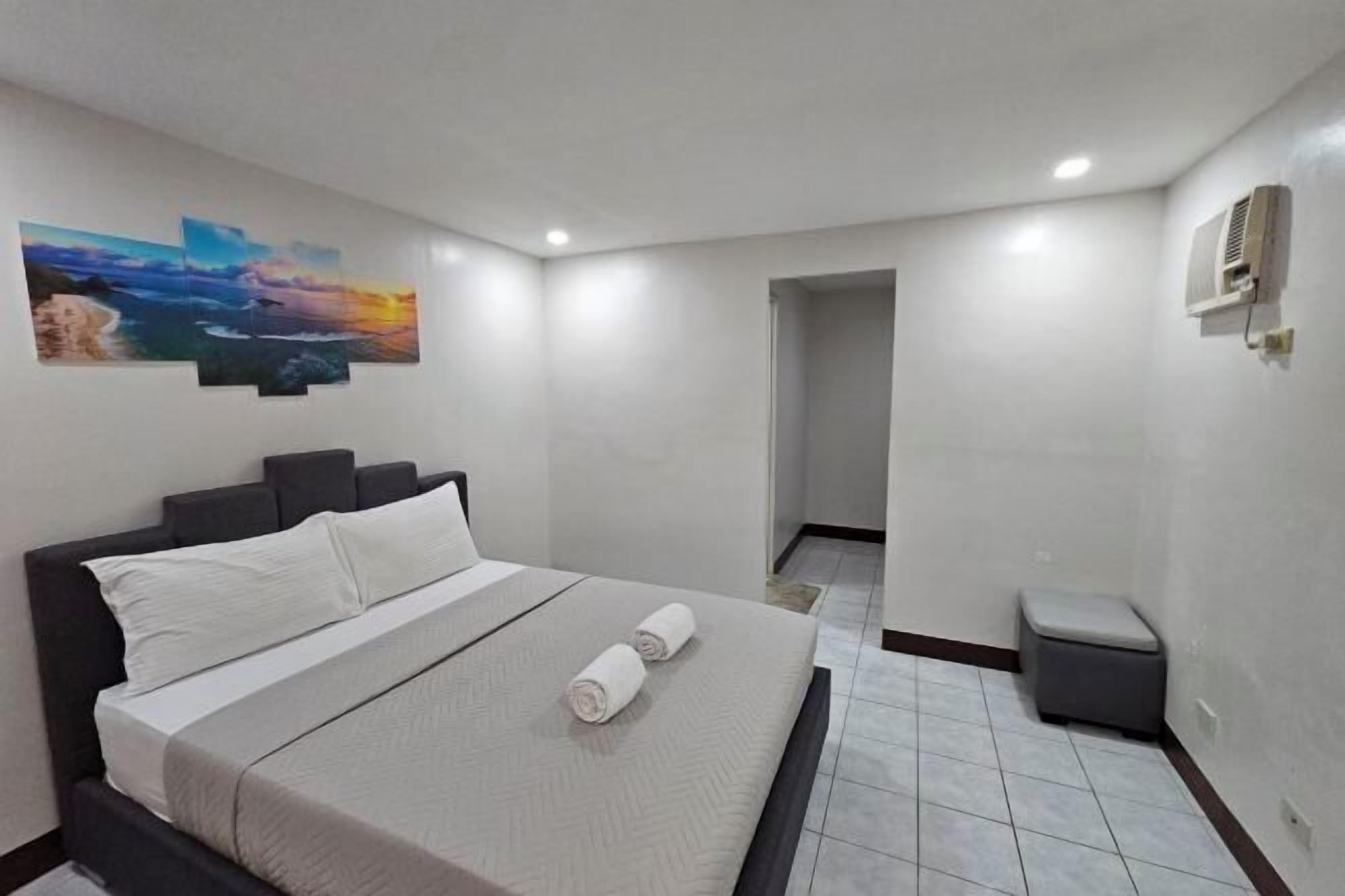 Caja de seguridad en la habitación, wifi gratis y ropa de cama 