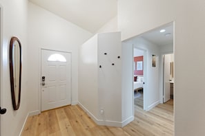 2 habitaciones, escritorio, tabla de planchar con plancha y wifi gratis