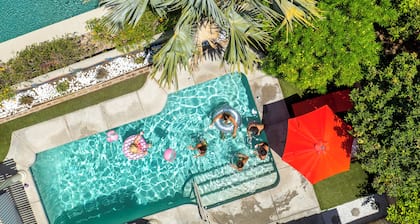 Desert Dreams - Charming 2-bedroom house with a salt water pool