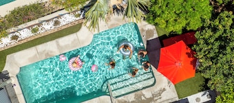 Desert Dreams - Charming 2-bedroom house with a salt water pool
