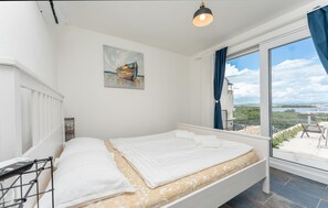 3 Schlafzimmer, Reisekinderbett, kostenloses WLAN, Bettwäsche