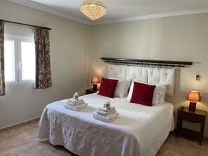4 bedrooms, iron/ironing board, free WiFi, bed sheets