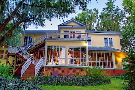 Exterior. Oakland Manor House