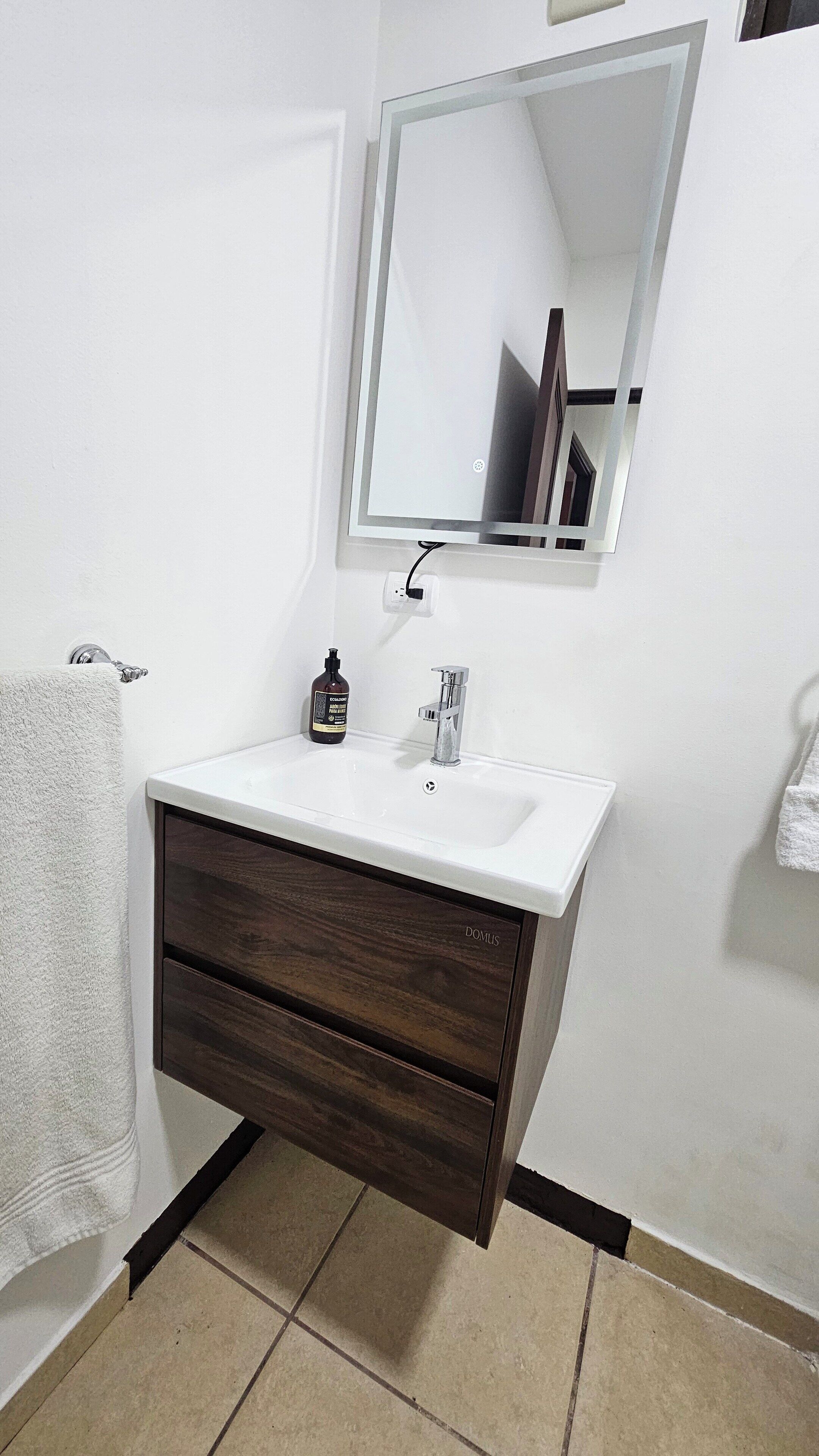 Dusche, Handtücher, Seife, Toilettenpapier