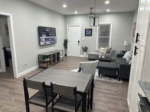 Una Smart TV, libros