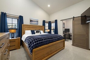 2 dormitorios, escritorio, tabla de planchar con plancha y cuna de viaje