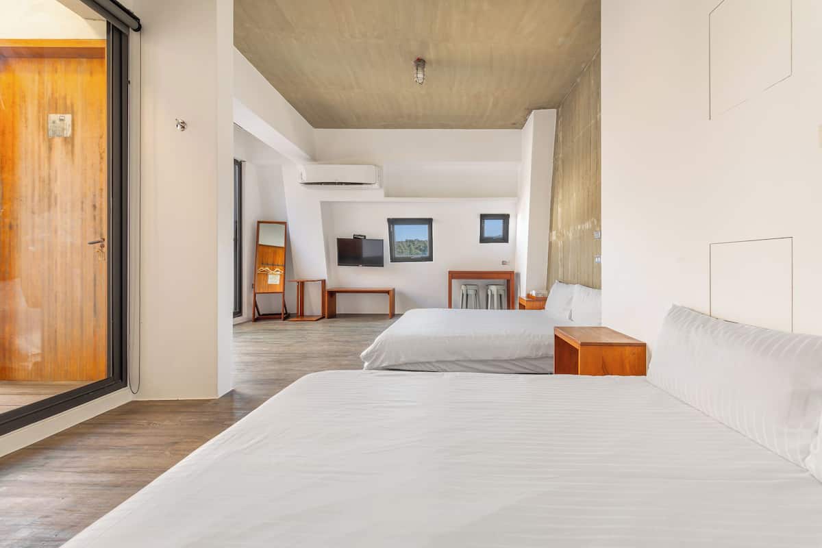 Quarto quádruplo, sacada | Cortinas blackout, Wi-Fi de cortesia, roupa de cama