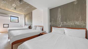 Sextuple Room | Blackout drapes, free WiFi, bed sheets