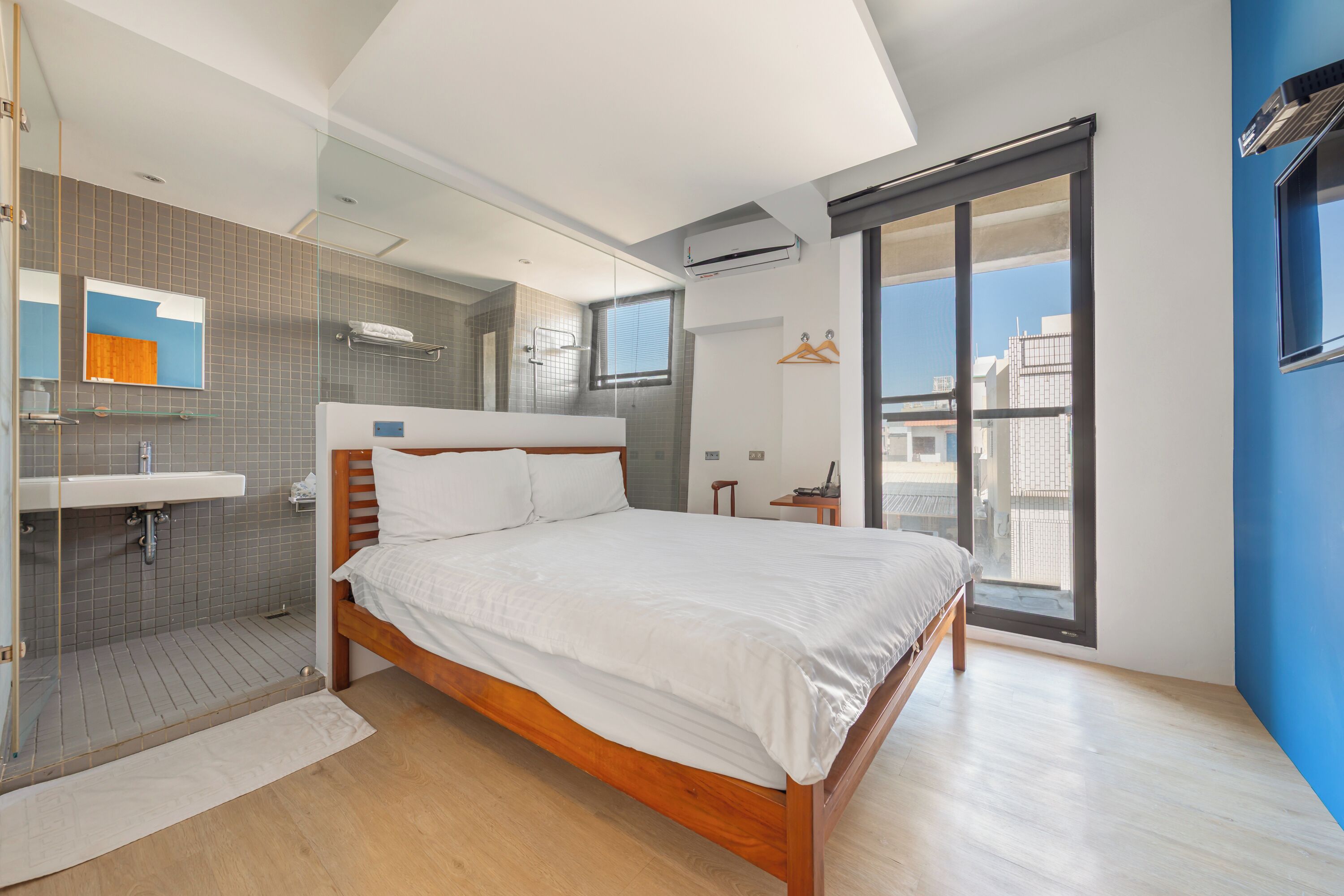 Double room with balcony | Blackout drapes, free WiFi, bed sheets