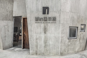 المنشأة من الخارج