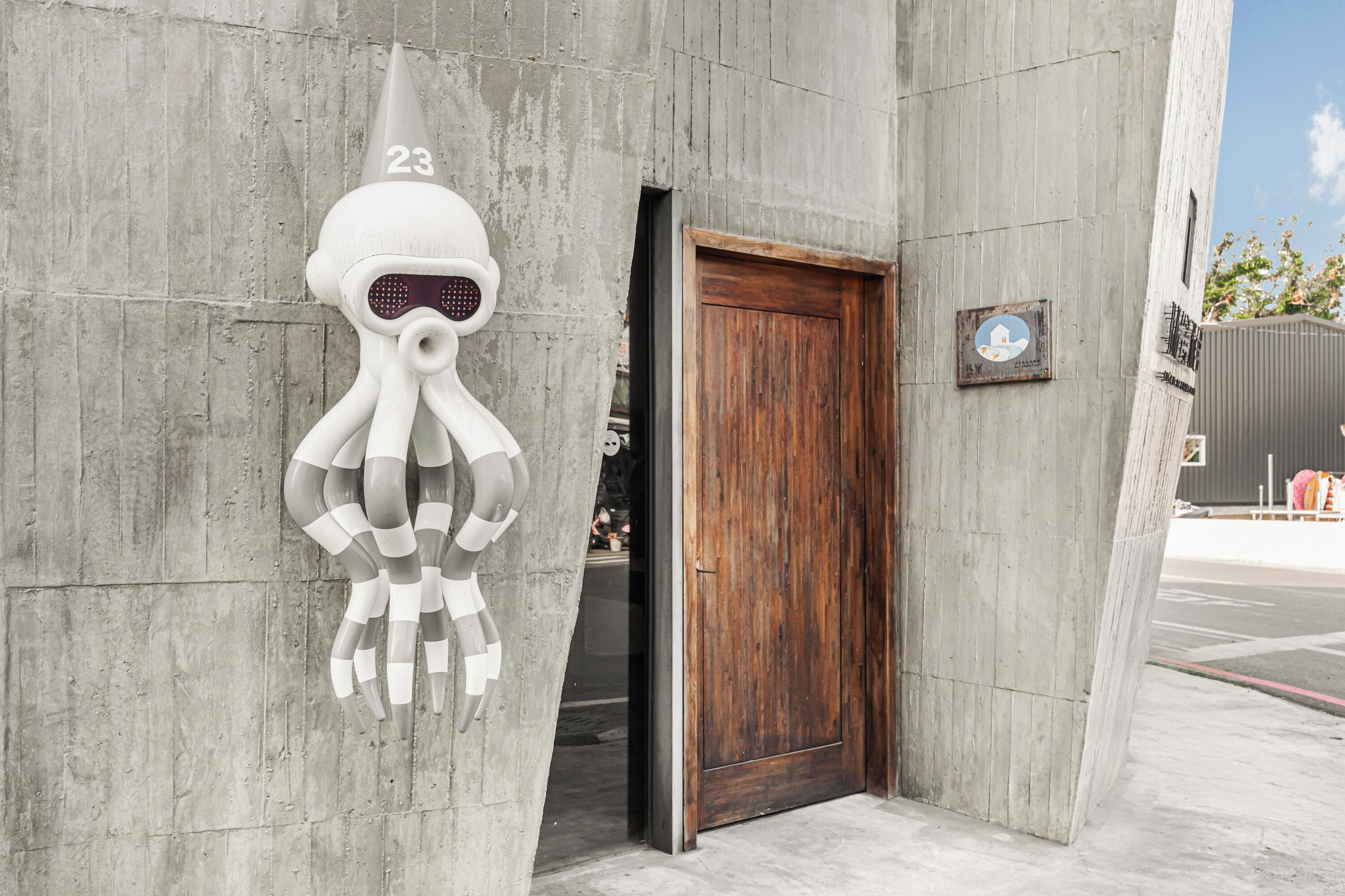 المنشأة من الخارج