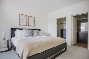 2 quartos, ferros/tábuas de passar roupa, Wi-Fi, roupa de cama