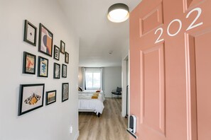 1 chambre, bureau, draps fournis