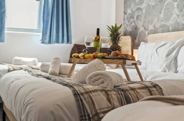 2 bedrooms, iron/ironing board, WiFi, bed sheets - Desert Oasis Sleeps 8 with Parking (Birmingham)