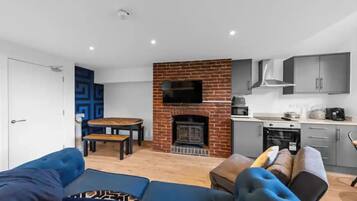 TV, fireplace, stereo