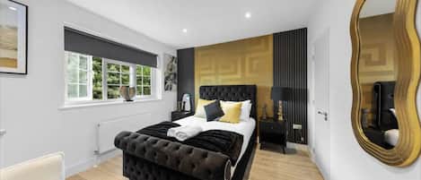 8 bedrooms, WiFi, bed sheets