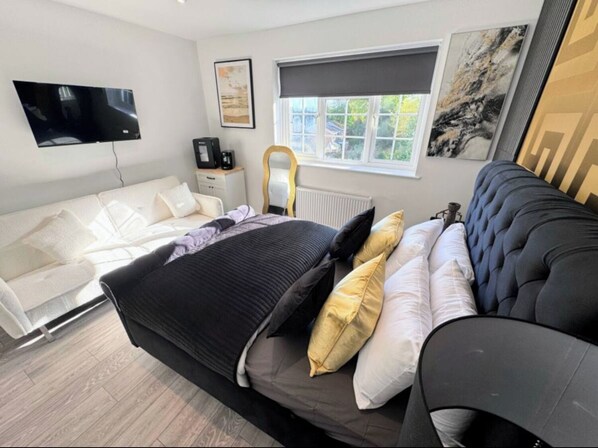 8 chambres, Wi-Fi, draps fournis