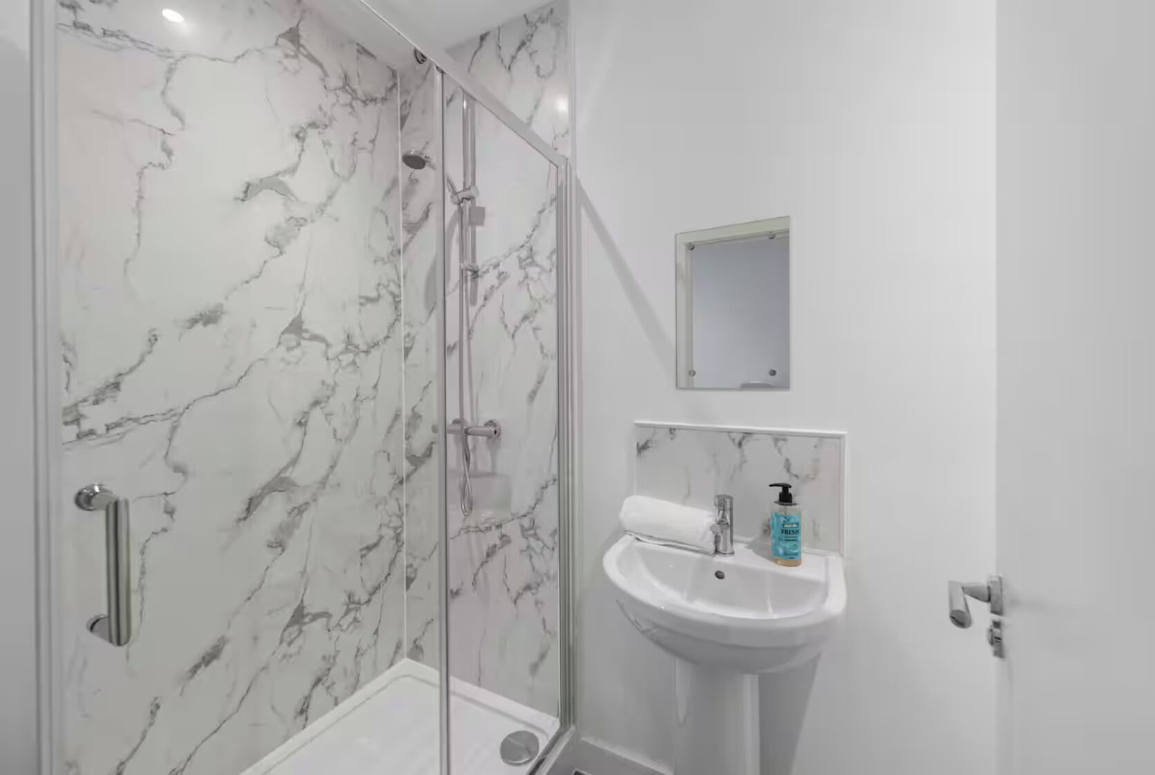 Douche, serviettes fournies