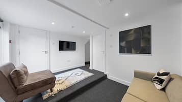 TV, fireplace, stereo