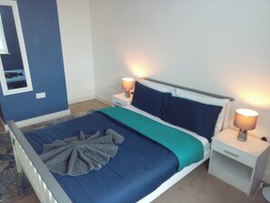 2 bedrooms, iron/ironing board, WiFi, bed sheets - Marina Point East in Kent, Sleeps 4 with Parking (Kent)