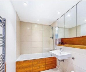 Shower, hair dryer, towels