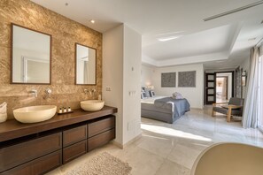 5 Schlafzimmer, Zimmersafe, Bügeleisen/Bügelbrett, kostenloses WLAN