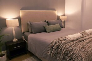 1 bedroom, desk, WiFi, bed sheets