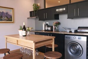 Fridge, microwave, oven, stovetop - Cozy Corner Apartment (Cape Town)