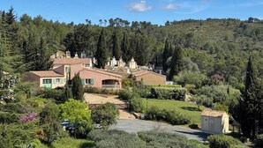 A large house with a garden and a cemetery in the background. - 8 Bed Villa with Private Pool & Terrace (Montouliers)