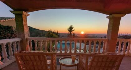 Villa with Panoramic Views - Pool & Sleeps 10