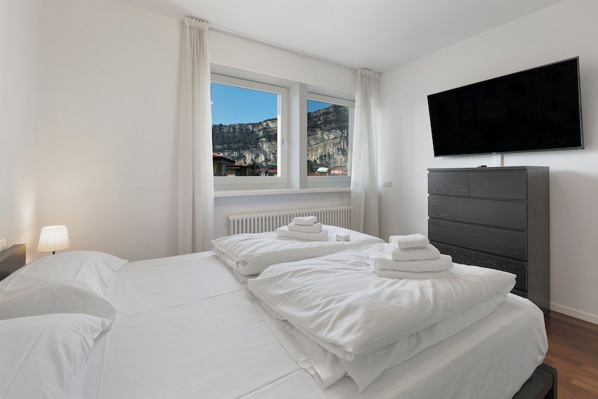 Torbolino - Apt With Balcony. Pool & Views, Torbole Sul Garda, Italy - Arco