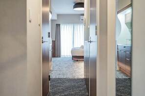 Blackout curtains, soundproofing, free WiFi - Apartment Hotel 11 Kuromon 4 (Osaka)