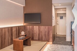 Habitación triple superior, no fumadores, balcón | Cortinas opacas, sistema de insonorización, wifi gratis