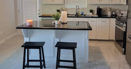 Charming 2-bedroom apartment with WiFi, AC, and ADT Security in quaint Mission!