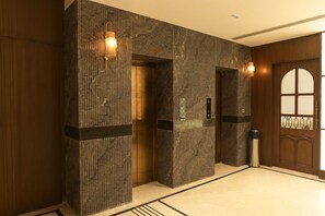 Lobby - Hotel Varshish Inn (Bhopal)