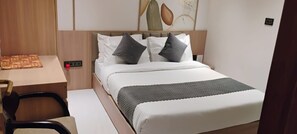 Basic Double Room - Hotel Varshish Inn (Bhopal)