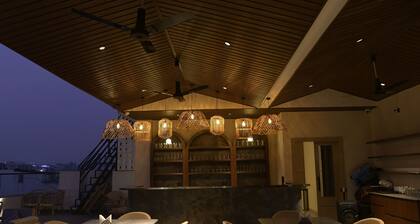 Hotel Varshish Inn