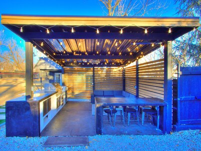 Spacious Luxury House w/ Pool & GUEST HOUSE 12 min from DOWNTOWN OKC