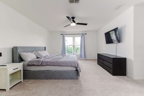 4 bedrooms, desk, iron/ironing board, free WiFi - Spacious 4-Bedroom Family-Friendly House in Winter Haven, FL (Winter Haven)