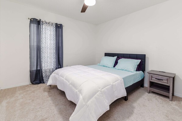 4 chambres, bureau, fer et planche à repasser, accès au Wi-Fi (inclus)