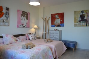 2 makuuhuonetta, silitysrauta/-lauta, Wi-Fi, vuodevaatteet