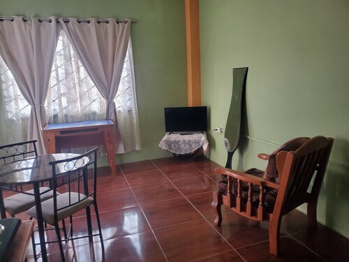 Cozy studio, St Augustine, WiFi/AC one minute away from grocery, bank,laundromat