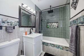 Jetted tub, hair dryer, bidet, towels