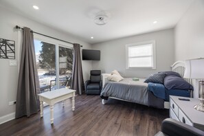 3 bedrooms, in-room safe, desk, iron/ironing board
